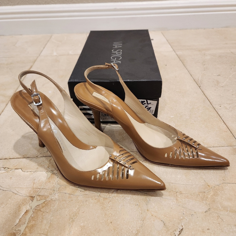 Via Spiga closed toe sling back heel. Size 8. Camel color. Worn once.